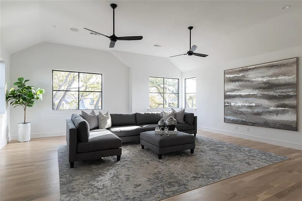 6427 Park Ln, Dallas, TX 75225