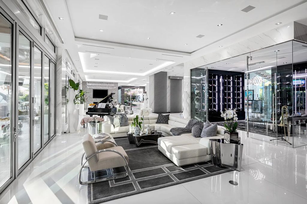 1104 Seminole Boulevard, Villa Azura at Seminole Landing is a contemporary architectural masterpiece nestled in the oceanfront community of North Palm Beach, Florida.