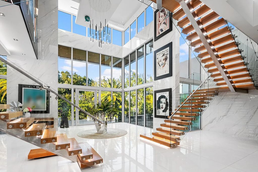 1104 Seminole Boulevard, Villa Azura at Seminole Landing is a contemporary architectural masterpiece nestled in the oceanfront community of North Palm Beach, Florida.