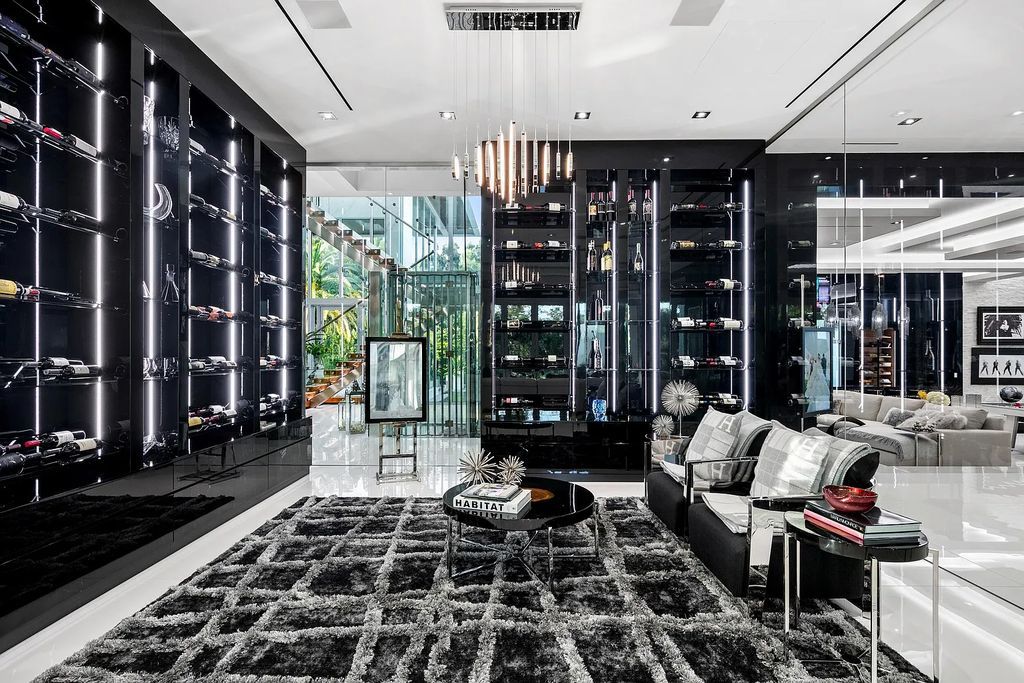 1104 Seminole Boulevard, Villa Azura at Seminole Landing is a contemporary architectural masterpiece nestled in the oceanfront community of North Palm Beach, Florida.