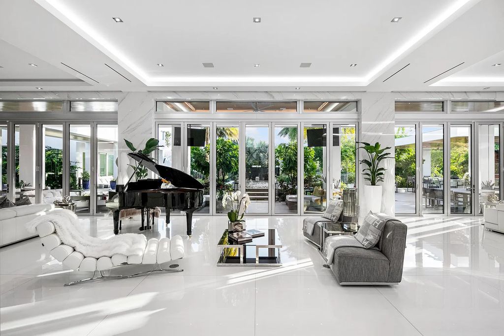 1104 Seminole Boulevard, Villa Azura at Seminole Landing is a contemporary architectural masterpiece nestled in the oceanfront community of North Palm Beach, Florida.