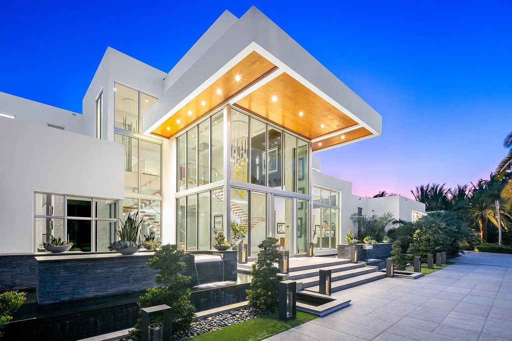 1104 Seminole Boulevard, Villa Azura at Seminole Landing is a contemporary architectural masterpiece nestled in the oceanfront community of North Palm Beach, Florida.