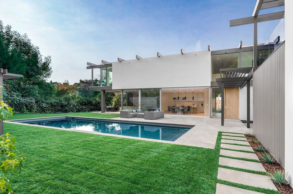 Bel Air House, Stunning house with roofed beam system by DARX Studio
