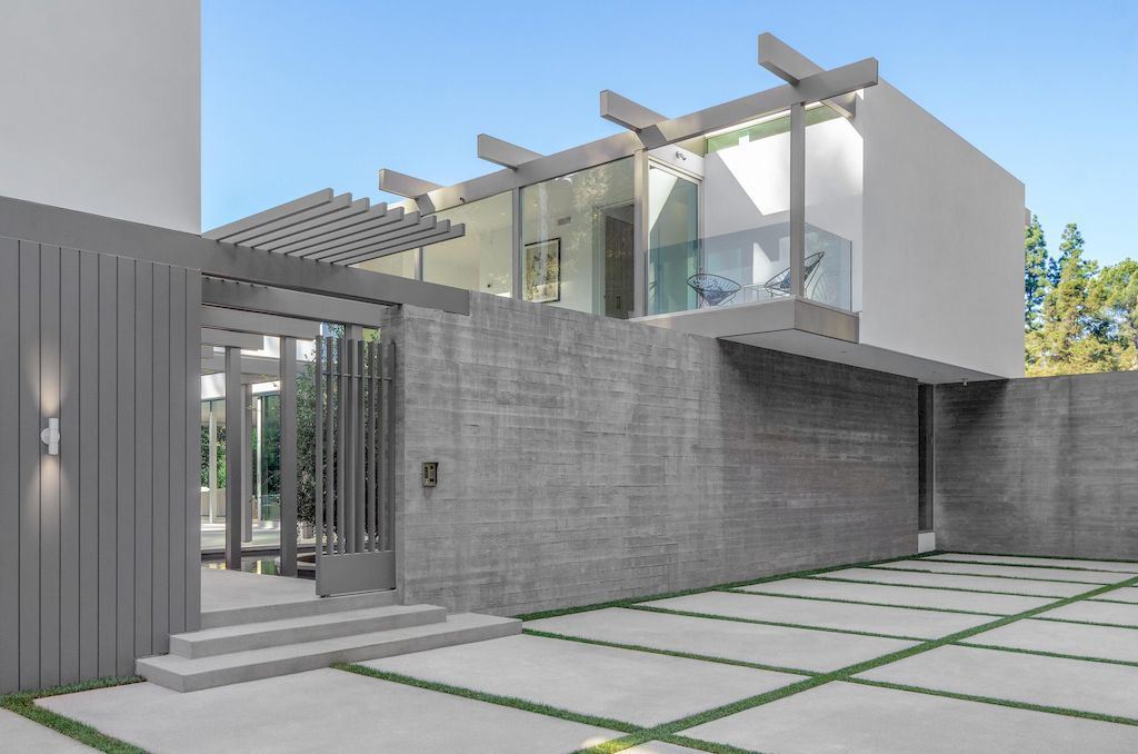 Bel Air House, Stunning house with roofed beam system by DARX Studio