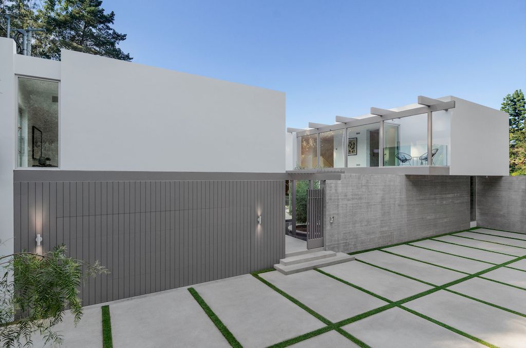 Bel Air House, Stunning house with roofed beam system by DARX Studio