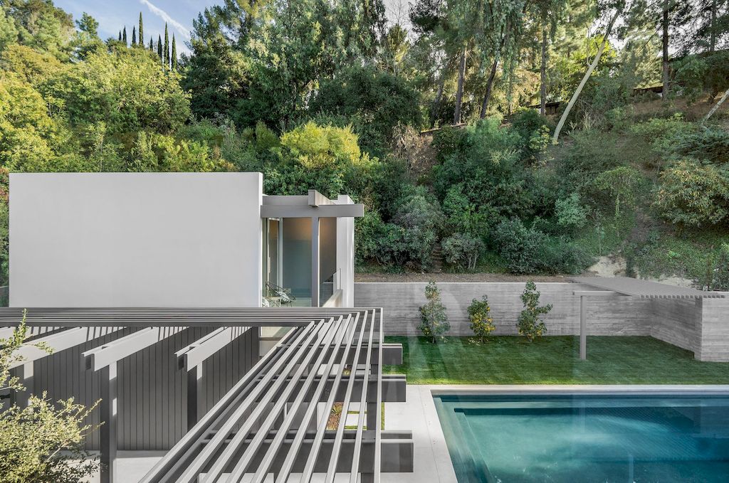 Bel Air House, Stunning house with roofed beam system by DARX Studio