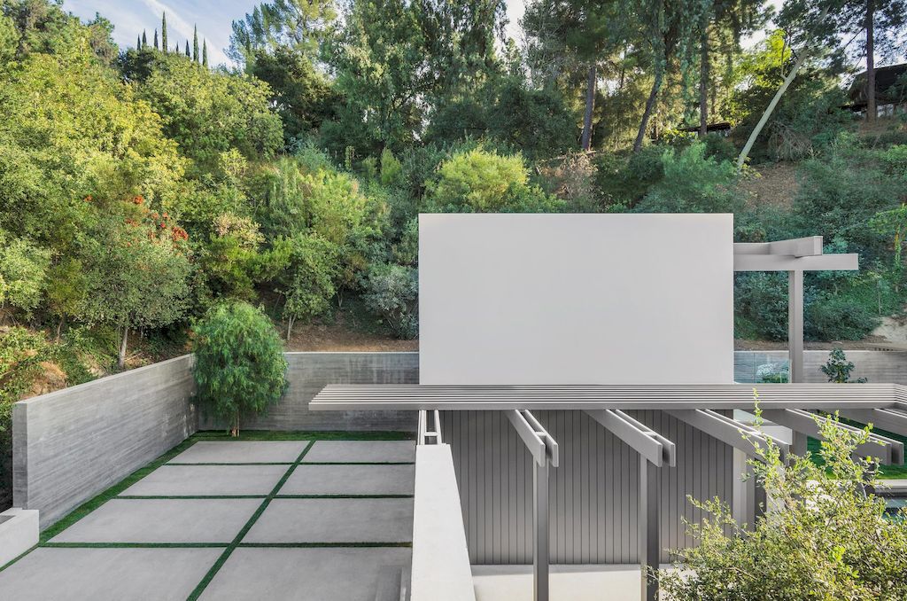 Bel Air House, Stunning house with roofed beam system by DARX Studio