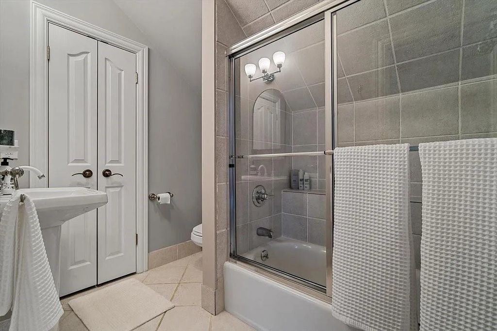 The Estate in Charlotte embodies modern luxury & amenities, now available for sale. This home located at 6312 Mitchell Hollow Rd, Charlotte, North Carolina