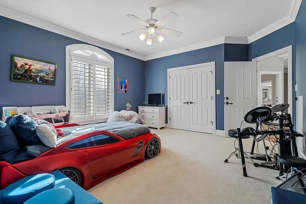 The Estate in Charlotte embodies modern luxury & amenities, now available for sale. This home located at 6312 Mitchell Hollow Rd, Charlotte, North Carolina