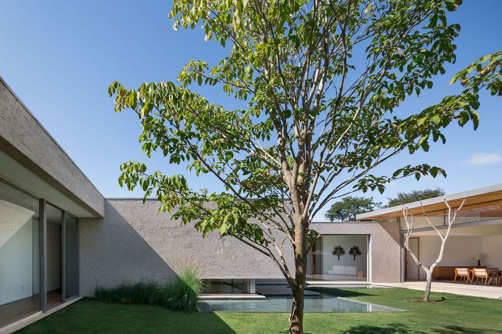 Braunas Residence in Brazil by Reinach Mendonca Arquitetos Associados 1