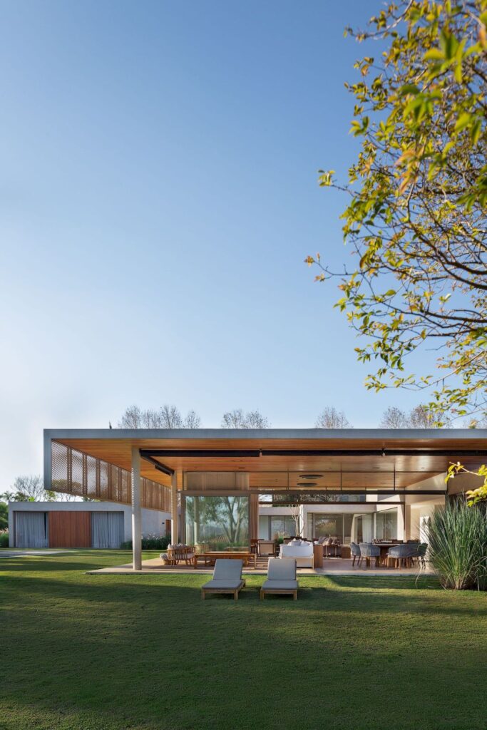 Braunas Residence in Brazil by Reinach Mendonca Arquitetos Associados 11