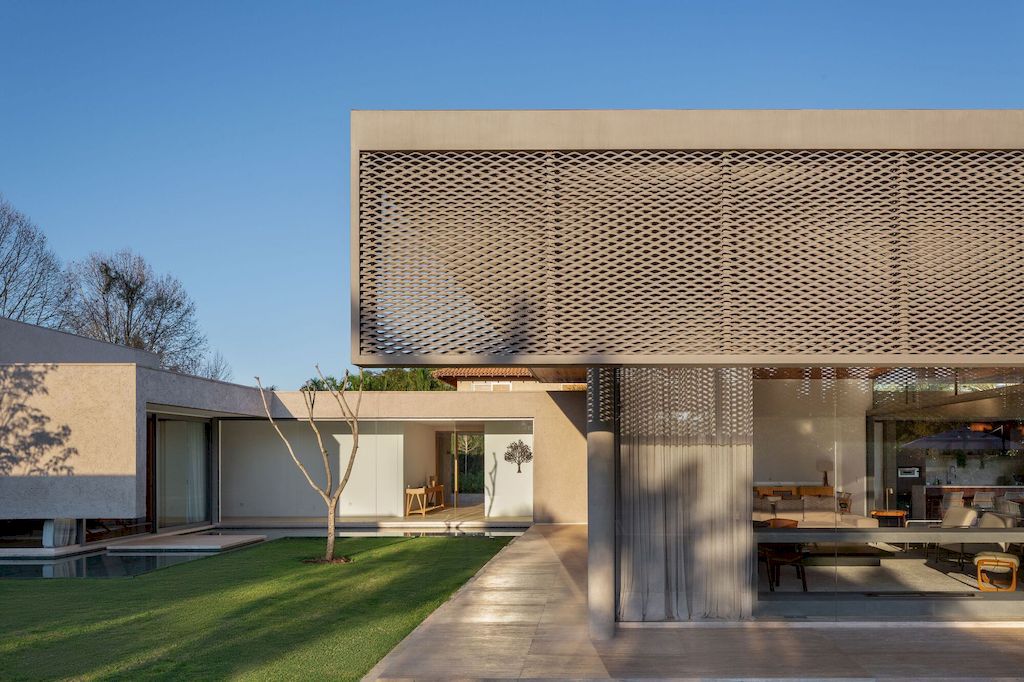 Braunas Residence in Brazil by Reinach Mendonca Arquitetos Associados 13