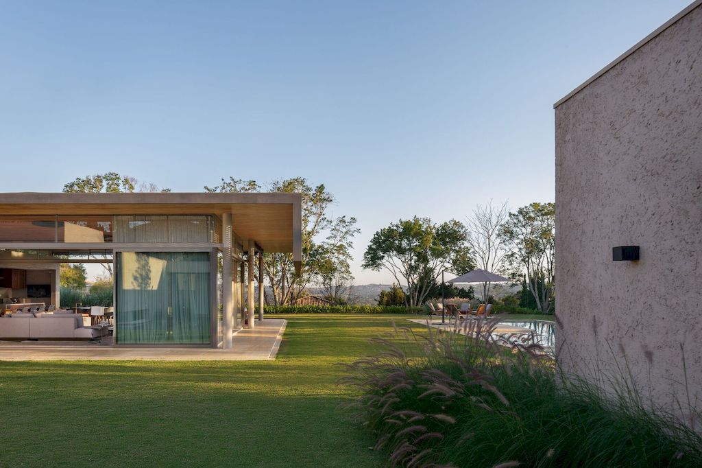 Braunas Residence in Brazil by Reinach Mendonca Arquitetos Associados 14