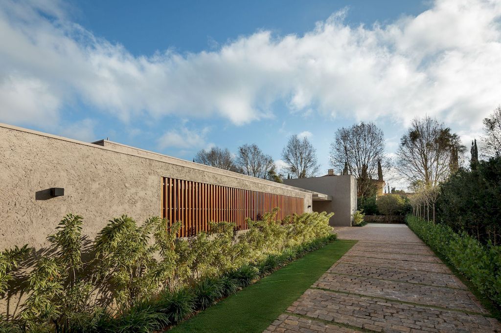 Braunas Residence in Brazil by Reinach Mendonca Arquitetos Associados 21