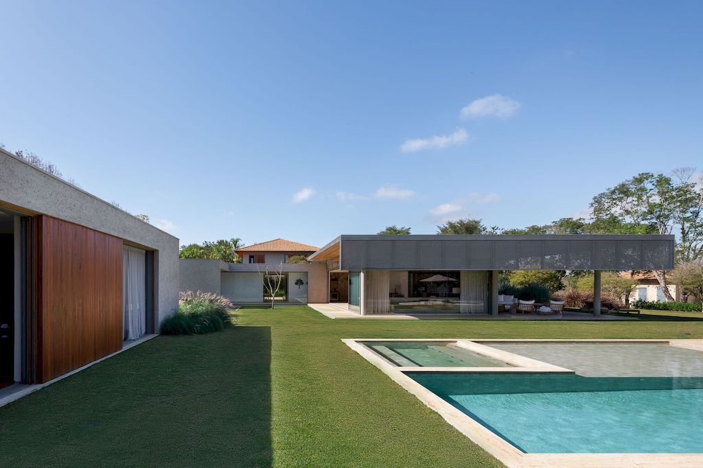Braunas Residence in Brazil by Reinach Mendonça Arquitetos Associados