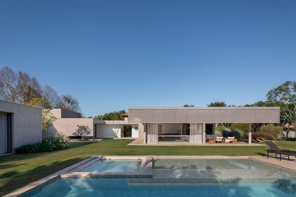 Braunas Residence in Brazil by Reinach Mendonça Arquitetos Associados