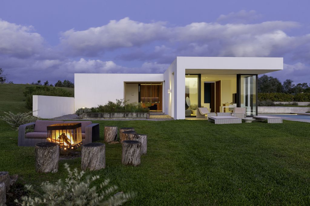 Buried House, a Stunning Beach House in Uruguay by Kallos Turin