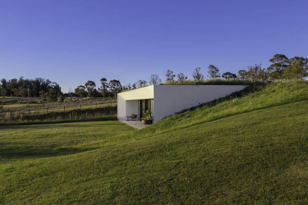 Buried House, a Stunning Beach House in Uruguay by Kallos Turin