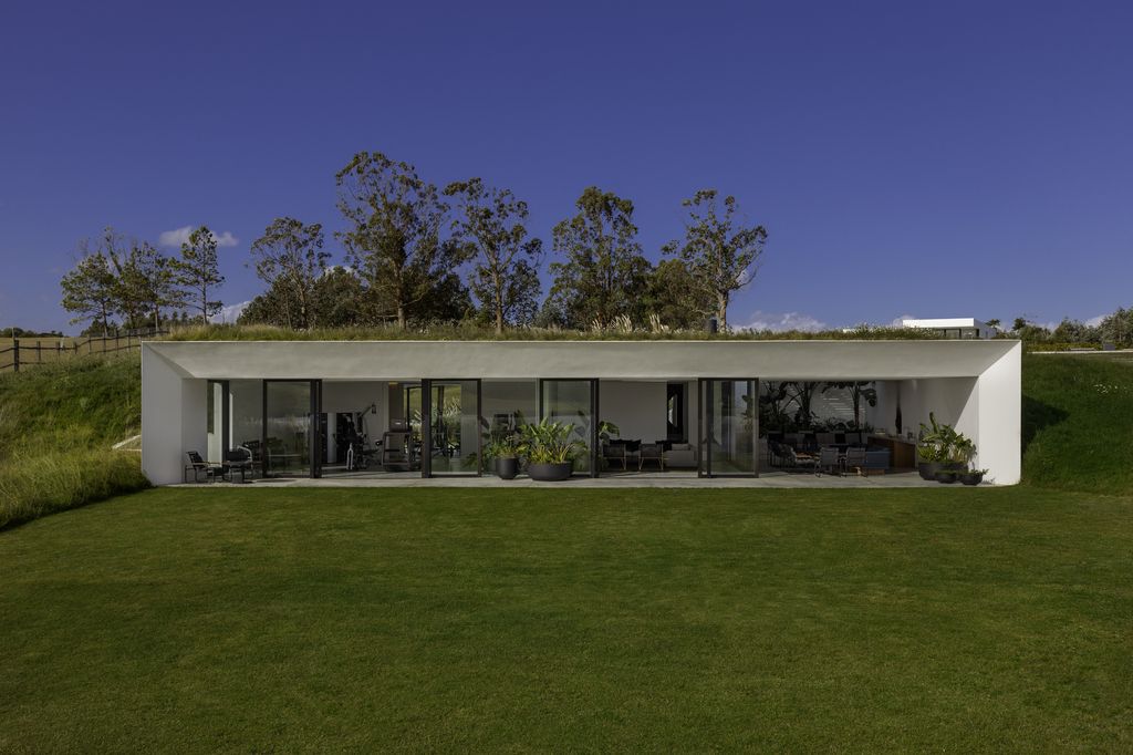 Buried House, a Stunning Beach House in Uruguay by Kallos Turin