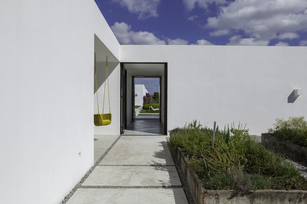 Buried House, a Stunning Beach House in Uruguay by Kallos Turin