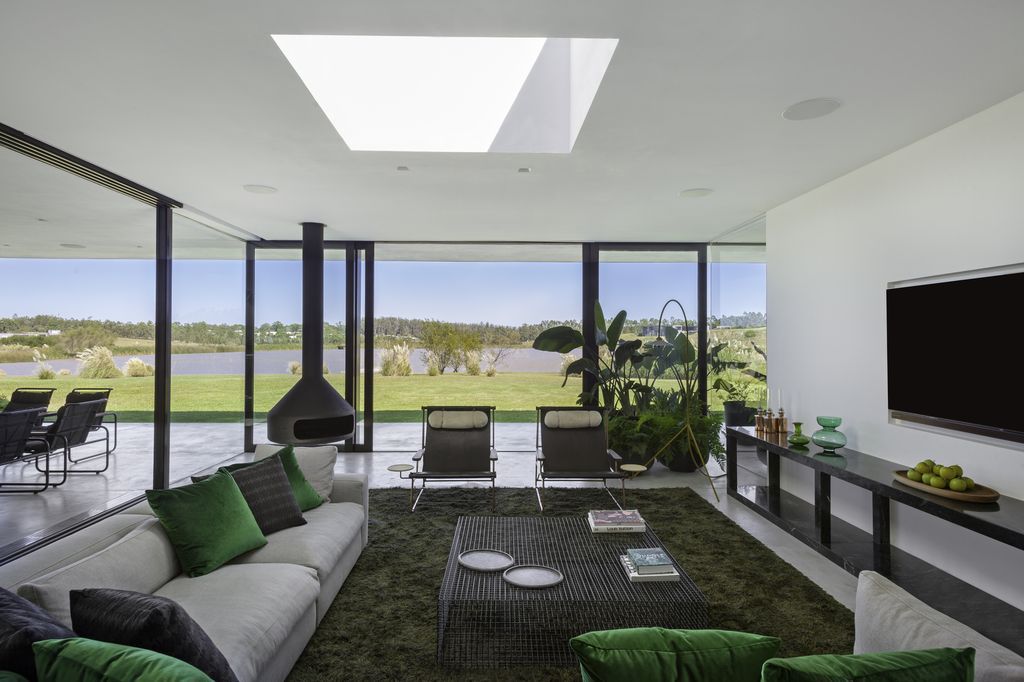 Buried House, a Stunning Beach House in Uruguay by Kallos Turin