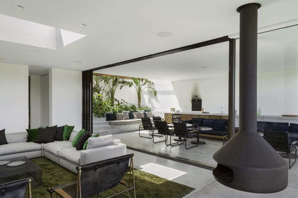 Buried House, a Stunning Beach House in Uruguay by Kallos Turin
