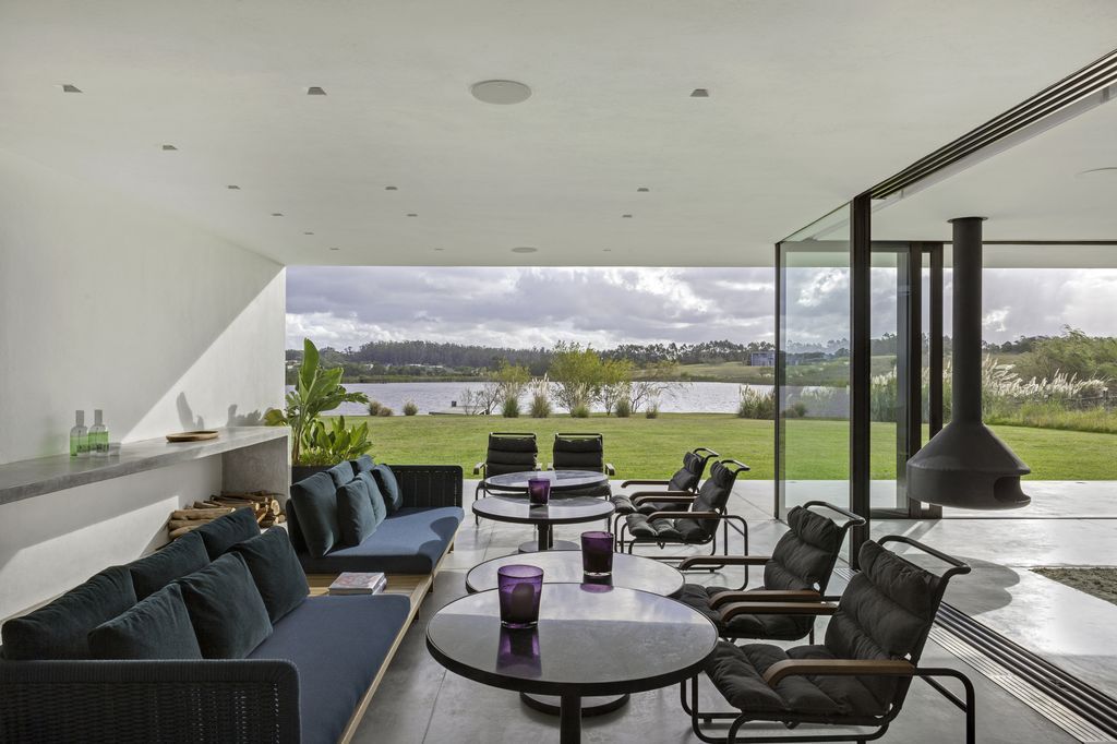 Buried House, a Stunning Beach House in Uruguay by Kallos Turin