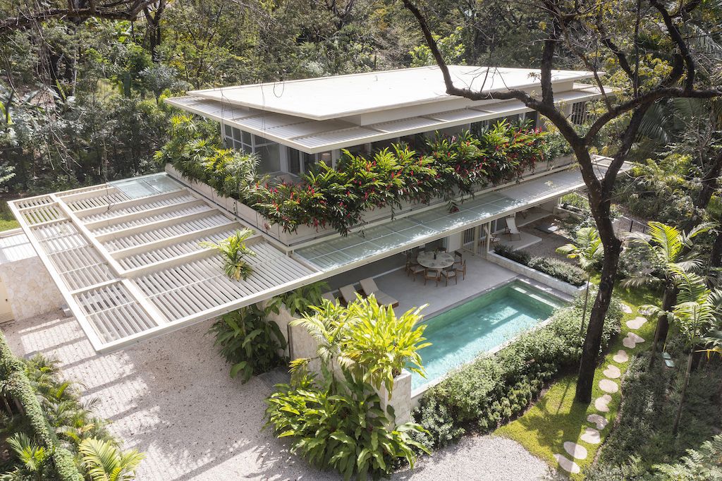 Casa Azucar, an Oasis Blends Indoor and Outdoor Living by Studio Saxe