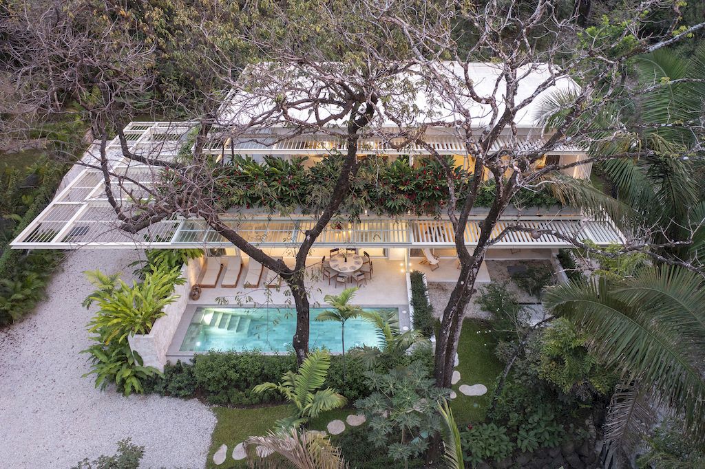 Casa Azucar an Oasis Blends Indoor and Outdoor Living by Studio Saxe 34