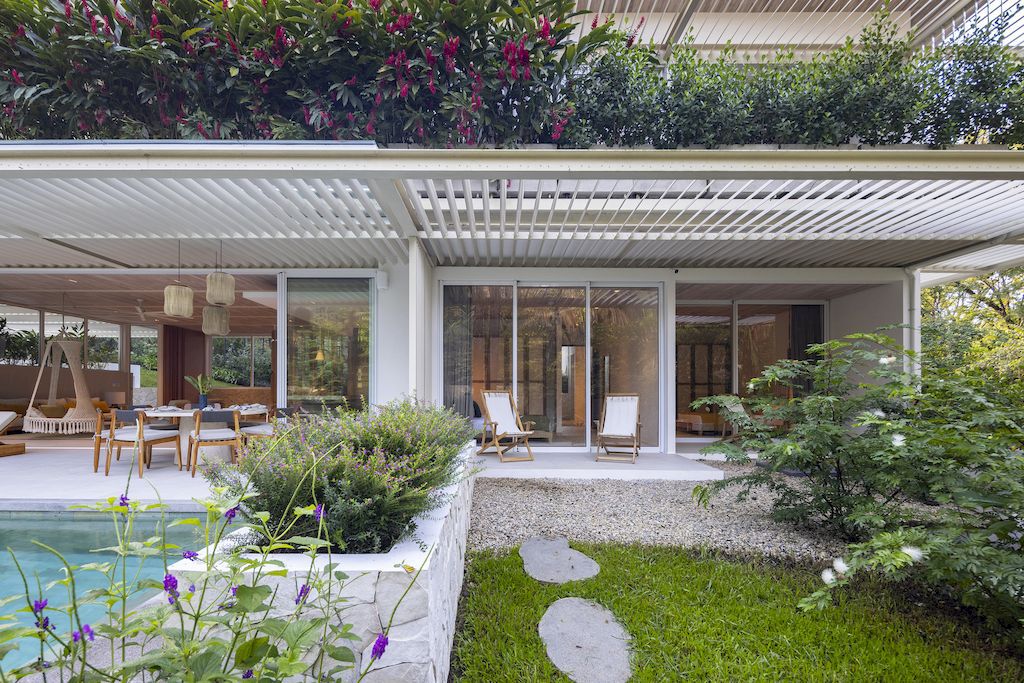 Casa Azucar, an Oasis Blends Indoor and Outdoor Living by Studio Saxe