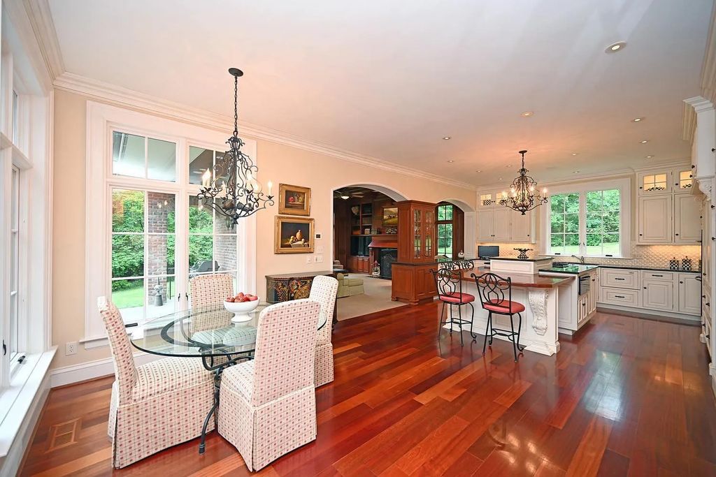 The Estate in Cincinnati is a luxurious home with great floor plan - great for entertaining now available for sale. This home located at 5455 Brillwood Ln, Cincinnati, Ohio; offering 05 bedrooms and 06 bathrooms with 6,367 square feet of living spaces. 