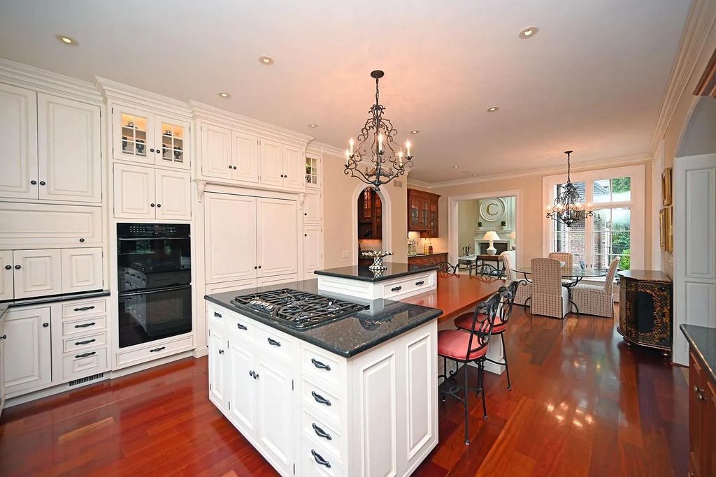 The Estate in Cincinnati is a luxurious home with great floor plan - great for entertaining now available for sale. This home located at 5455 Brillwood Ln, Cincinnati, Ohio; offering 05 bedrooms and 06 bathrooms with 6,367 square feet of living spaces. 