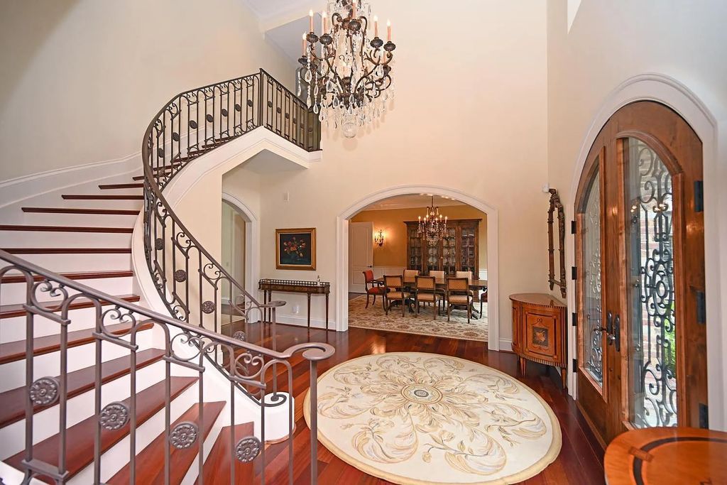 The Estate in Cincinnati is a luxurious home with great floor plan - great for entertaining now available for sale. This home located at 5455 Brillwood Ln, Cincinnati, Ohio; offering 05 bedrooms and 06 bathrooms with 6,367 square feet of living spaces. 