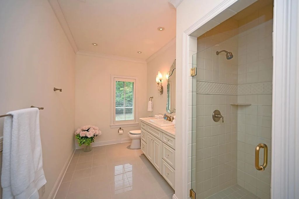 The Estate in Cincinnati is a luxurious home with great floor plan - great for entertaining now available for sale. This home located at 5455 Brillwood Ln, Cincinnati, Ohio; offering 05 bedrooms and 06 bathrooms with 6,367 square feet of living spaces. 