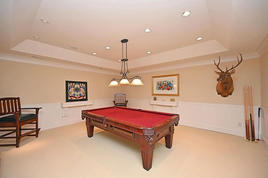 The Estate in Cincinnati is a luxurious home with great floor plan - great for entertaining now available for sale. This home located at 5455 Brillwood Ln, Cincinnati, Ohio; offering 05 bedrooms and 06 bathrooms with 6,367 square feet of living spaces. 