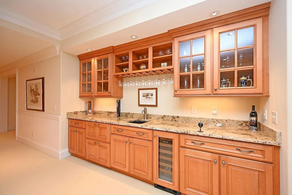 The Estate in Cincinnati is a luxurious home with great floor plan - great for entertaining now available for sale. This home located at 5455 Brillwood Ln, Cincinnati, Ohio; offering 05 bedrooms and 06 bathrooms with 6,367 square feet of living spaces. 