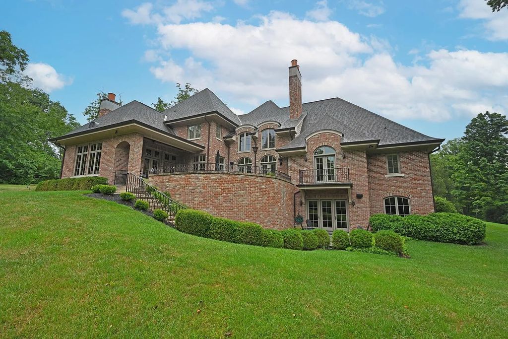 The Estate in Cincinnati is a luxurious home with great floor plan - great for entertaining now available for sale. This home located at 5455 Brillwood Ln, Cincinnati, Ohio; offering 05 bedrooms and 06 bathrooms with 6,367 square feet of living spaces. 
