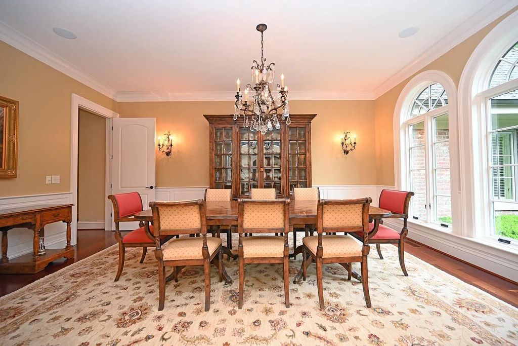 The Estate in Cincinnati is a luxurious home with great floor plan - great for entertaining now available for sale. This home located at 5455 Brillwood Ln, Cincinnati, Ohio; offering 05 bedrooms and 06 bathrooms with 6,367 square feet of living spaces. 