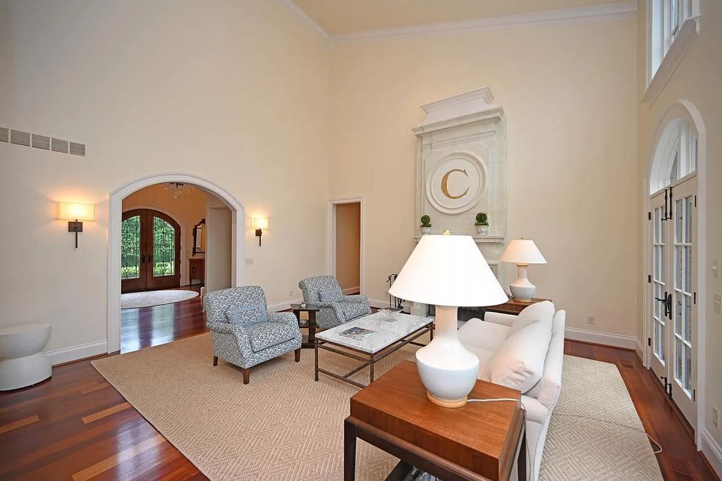 The Estate in Cincinnati is a luxurious home with great floor plan - great for entertaining now available for sale. This home located at 5455 Brillwood Ln, Cincinnati, Ohio; offering 05 bedrooms and 06 bathrooms with 6,367 square feet of living spaces. 