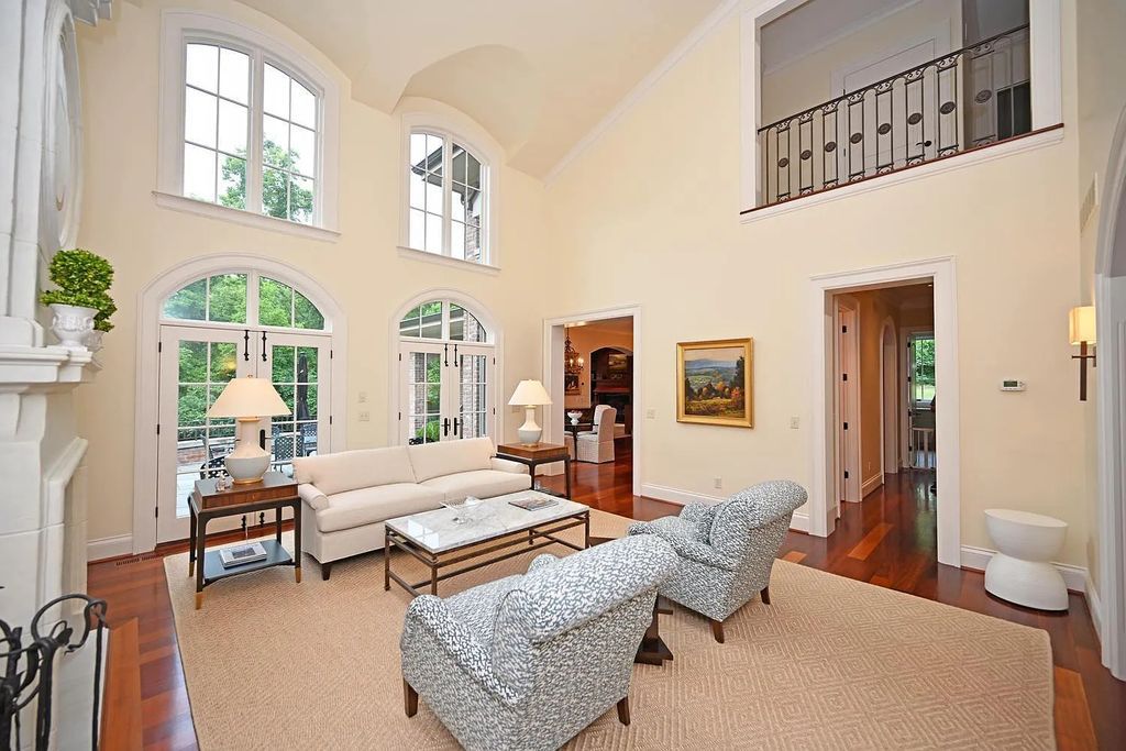 The Estate in Cincinnati is a luxurious home with great floor plan - great for entertaining now available for sale. This home located at 5455 Brillwood Ln, Cincinnati, Ohio; offering 05 bedrooms and 06 bathrooms with 6,367 square feet of living spaces. 