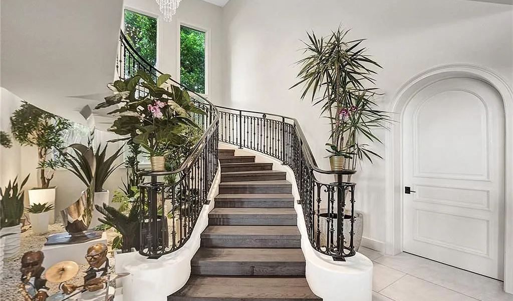 Discover a life of luxury and sophistication at 34 Isla Bahia Drive in Fort Lauderdale, Florida. This luxurious home boasts 6 bedrooms and 8 bathrooms, with over 8,000 square feet of living space situated on a spacious 0.30-acre lot.