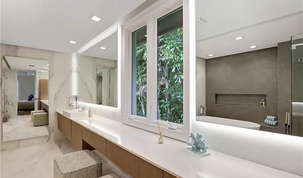 Discover a life of luxury and sophistication at 34 Isla Bahia Drive in Fort Lauderdale, Florida. This luxurious home boasts 6 bedrooms and 8 bathrooms, with over 8,000 square feet of living space situated on a spacious 0.30-acre lot.