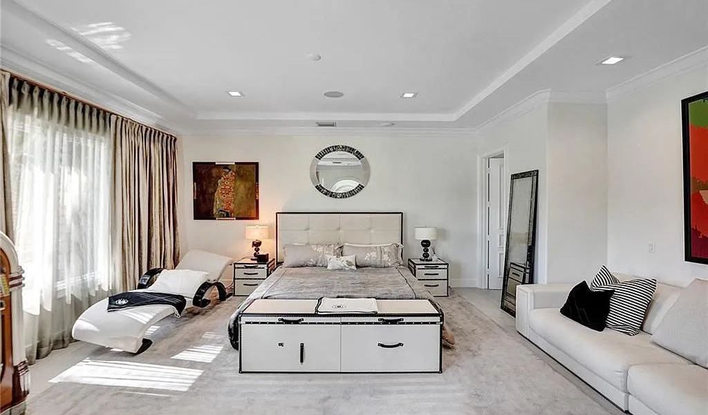 Discover a life of luxury and sophistication at 34 Isla Bahia Drive in Fort Lauderdale, Florida. This luxurious home boasts 6 bedrooms and 8 bathrooms, with over 8,000 square feet of living space situated on a spacious 0.30-acre lot.