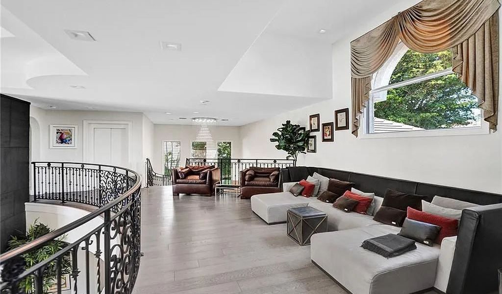 Discover a life of luxury and sophistication at 34 Isla Bahia Drive in Fort Lauderdale, Florida. This luxurious home boasts 6 bedrooms and 8 bathrooms, with over 8,000 square feet of living space situated on a spacious 0.30-acre lot.