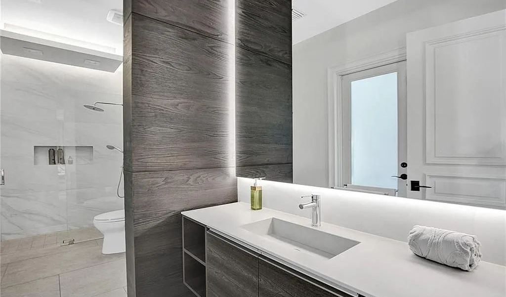 Discover a life of luxury and sophistication at 34 Isla Bahia Drive in Fort Lauderdale, Florida. This luxurious home boasts 6 bedrooms and 8 bathrooms, with over 8,000 square feet of living space situated on a spacious 0.30-acre lot.