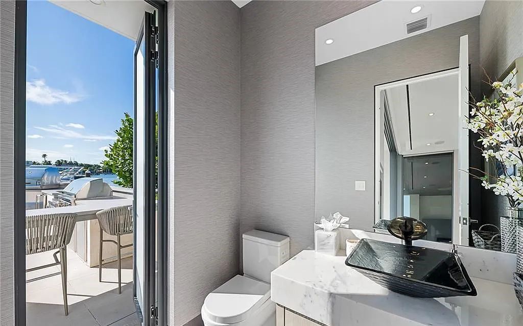 Experience modern coastal living at its finest with 1425 E Lake Drive, a stunning 5-bedroom, 8-bathroom home in prestigious Harbor Beach, Fort Lauderdale, Florida.