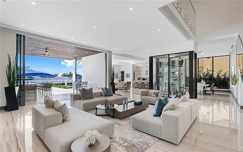 Experience modern coastal living at its finest with 1425 E Lake Drive, a stunning 5-bedroom, 8-bathroom home in prestigious Harbor Beach, Fort Lauderdale, Florida.