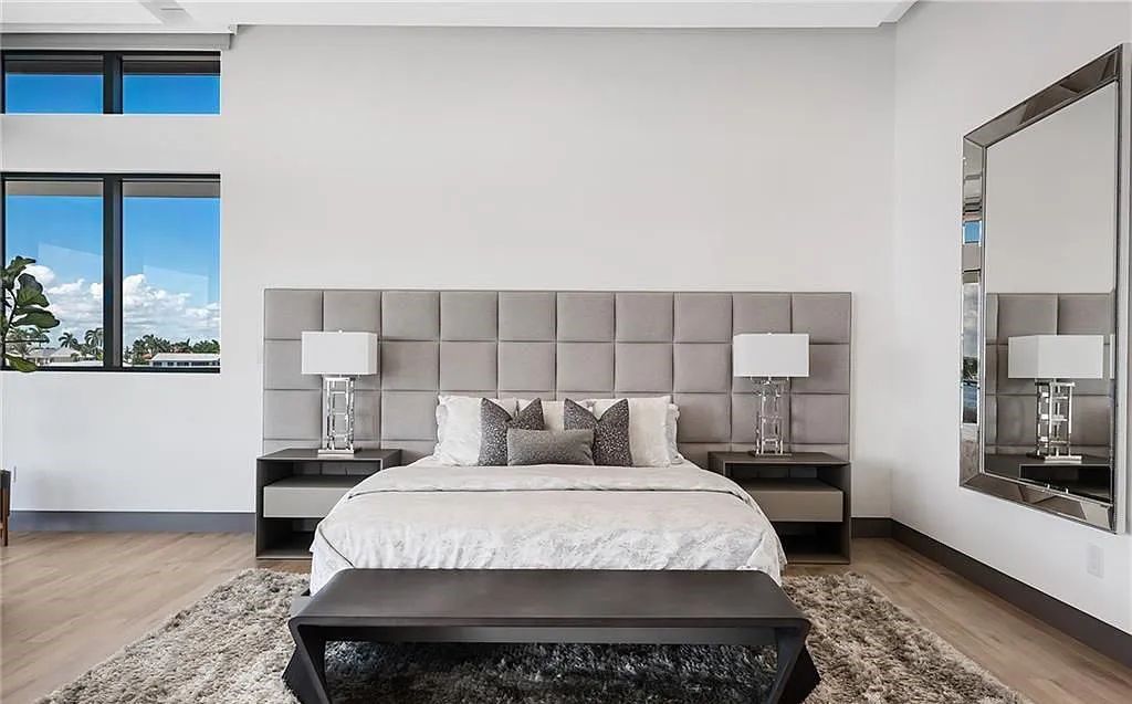 Experience modern coastal living at its finest with 1425 E Lake Drive, a stunning 5-bedroom, 8-bathroom home in prestigious Harbor Beach, Fort Lauderdale, Florida.