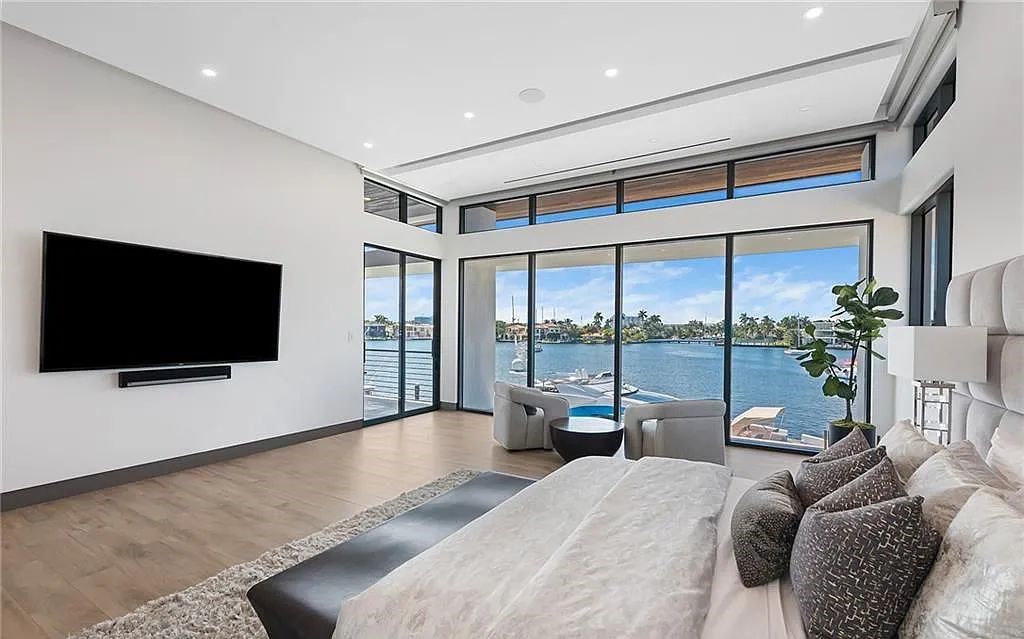 Experience modern coastal living at its finest with 1425 E Lake Drive, a stunning 5-bedroom, 8-bathroom home in prestigious Harbor Beach, Fort Lauderdale, Florida.