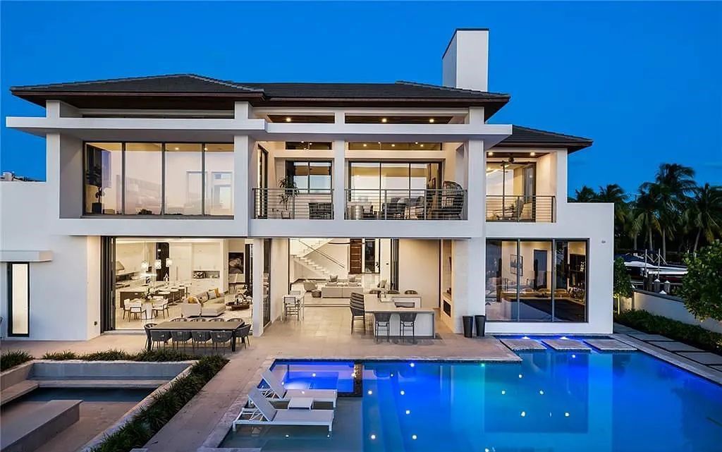 Experience modern coastal living at its finest with 1425 E Lake Drive, a stunning 5-bedroom, 8-bathroom home in prestigious Harbor Beach, Fort Lauderdale, Florida.